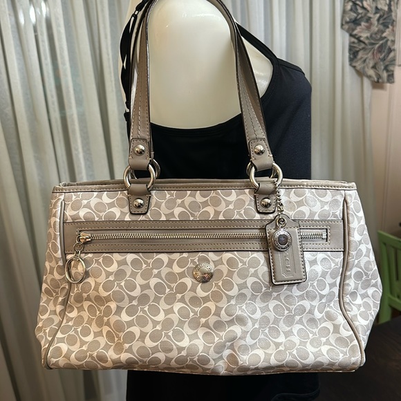 Coach Chelsea signature tote